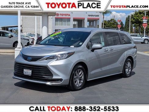 Used 2021 Toyota Sienna LE FWD image 1