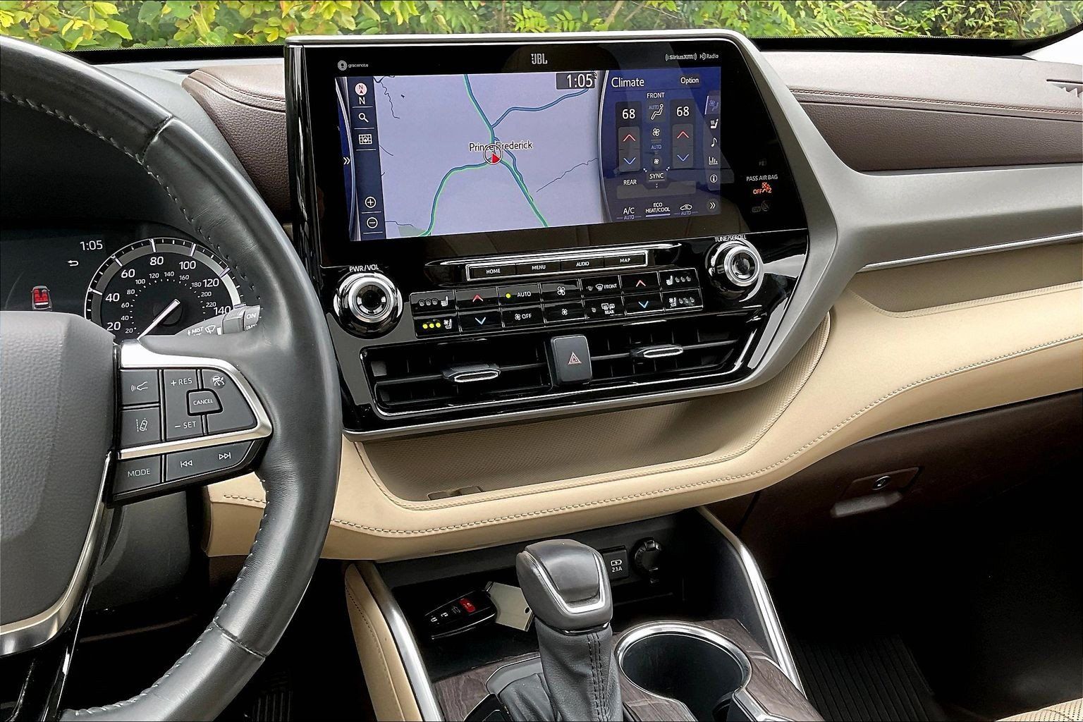 Used 2021 Toyota Highlander Limited AWD/4WD image 6