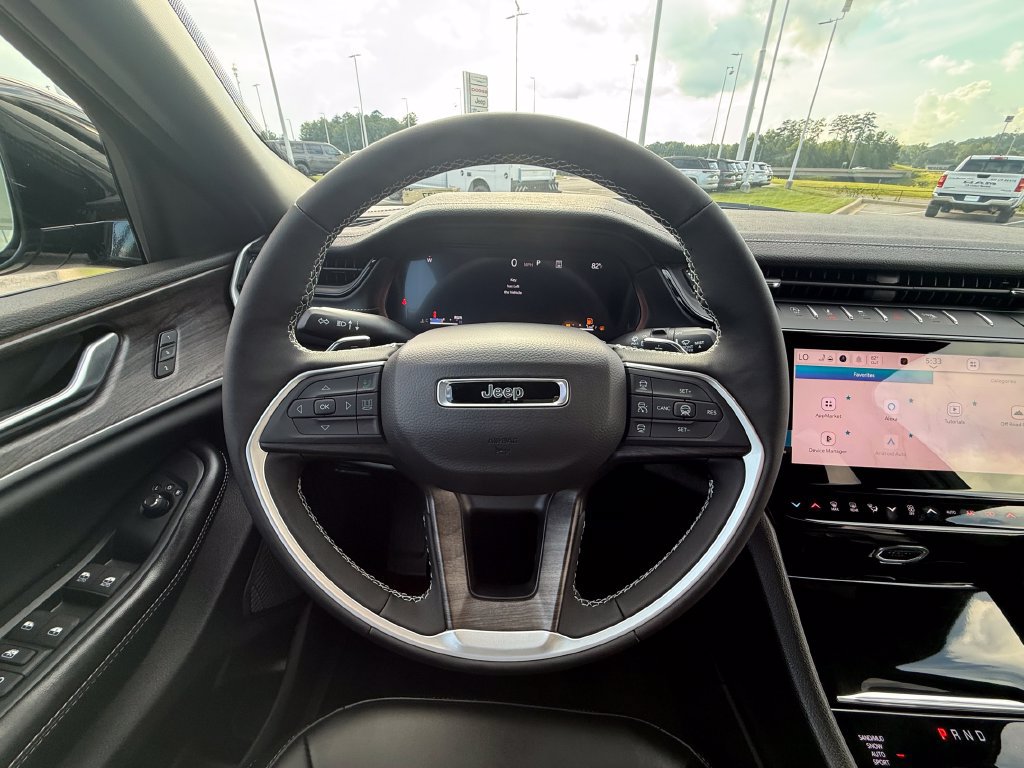New 2026 Jeep Grand Cherokee Limited AWD/4WD image 9