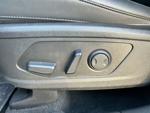 Used 2022 Kia Sorento EX w/ Panoramic Sunroof Package FWD image 12