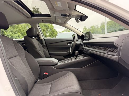Used 2023 Honda Accord EX image 12