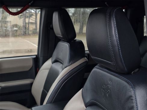 Used 2022 Ford Bronco Wildtrak image 16