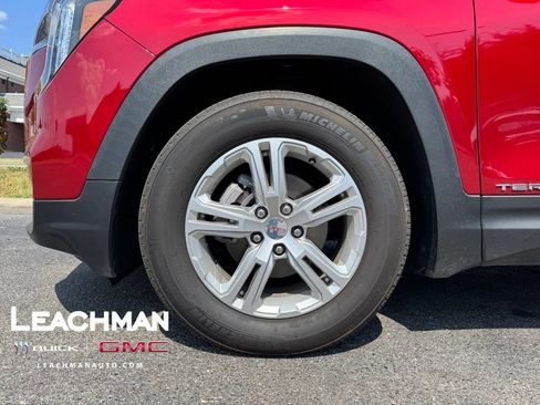 Used 2024 GMC Terrain SLE w/ Driver Convenience Package FWD image 8