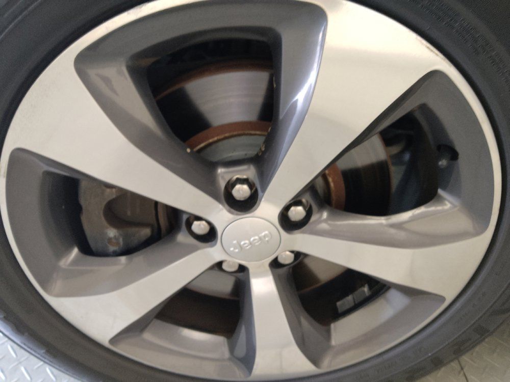 Used 2019 Jeep Cherokee Limited FWD image 31