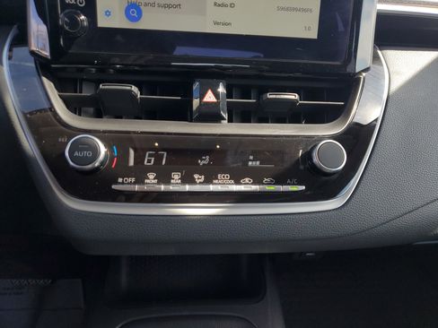 Used 2025 Toyota Corolla LE image 20