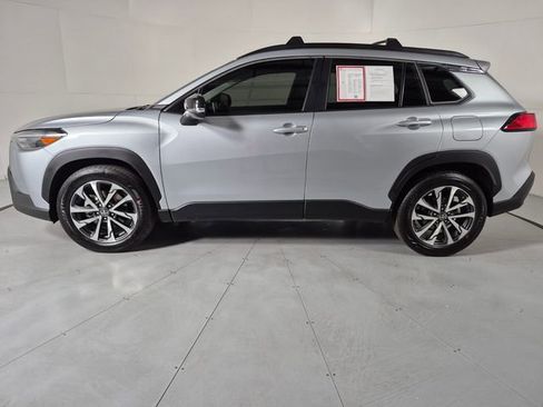 Certified 2025 Toyota Corolla Cross XLE FWD image 2