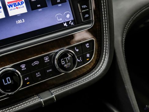 Used 2019 Bentley Bentayga image 65