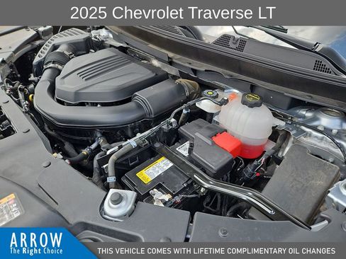Used 2025 Chevrolet Traverse LT image 15