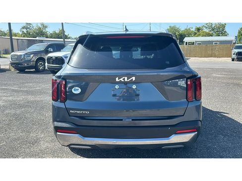 Used 2024 Kia Sorento S FWD image 5
