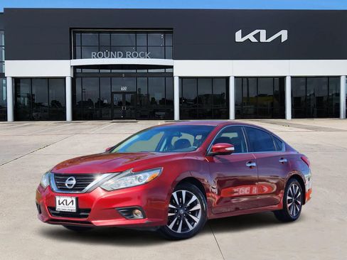 Used 2016 Nissan Altima 2.5 SV w/ Convenience Package image 1