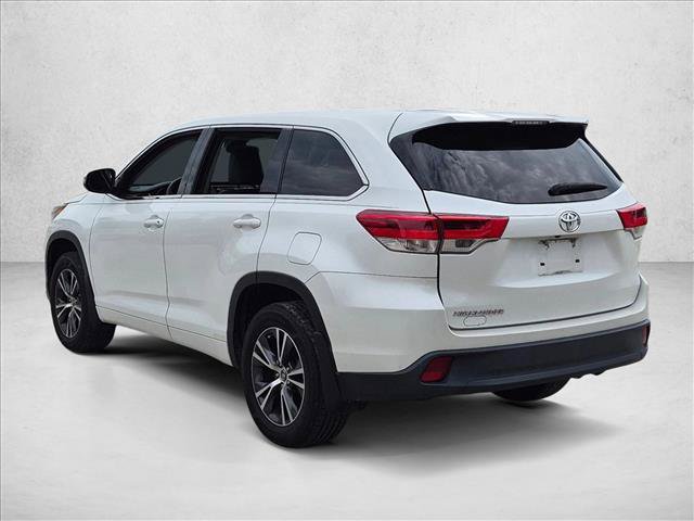 Used 2017 Toyota Highlander LE FWD image 7
