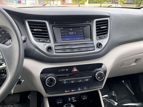 Used 2017 Hyundai Tucson SE AWD/4WD image 6