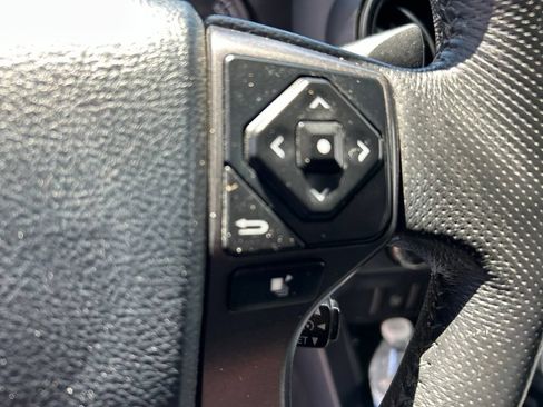 Used 2017 Toyota Tacoma TRD Off-Road AWD/4WD image 25