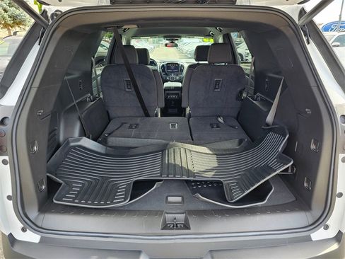 Used 2023 Chevrolet Traverse LT image 15