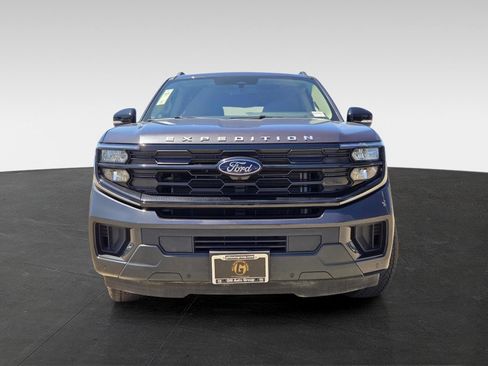 Used 2025 Ford Expedition Active AWD/4WD image 2