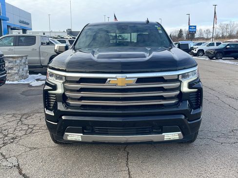 Used 2022 Chevrolet Silverado 1500 High Country w/ Z71 Off-Road Package image 2