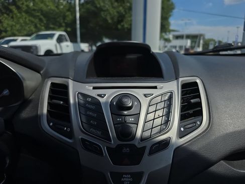 Used 2013 Ford Fiesta SE FWD image 31