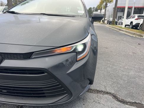 Used 2025 Toyota Corolla LE image 5