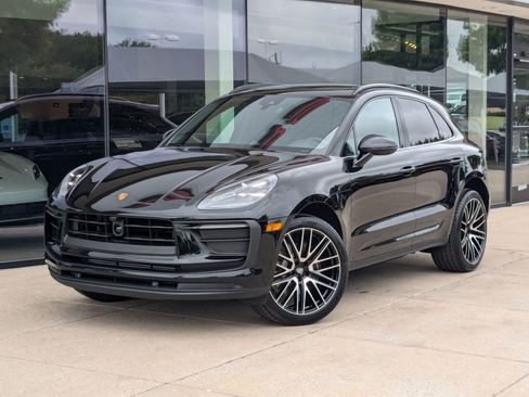 Used 2025 Porsche Macan image 1