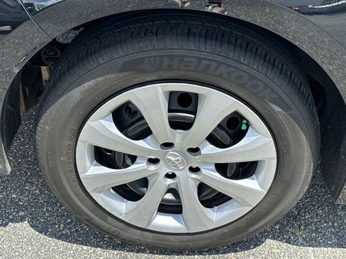 Used 2024 Toyota Corolla LE FWD image 17