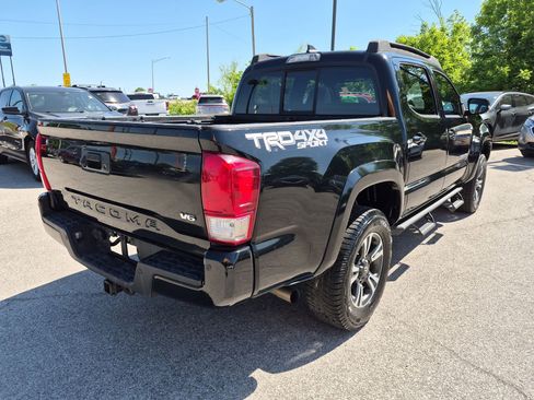Used 2016 Toyota Tacoma TRD Sport AWD/4WD image 3