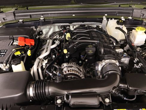 Used 2024 Jeep Gladiator Sport AWD/4WD image 19