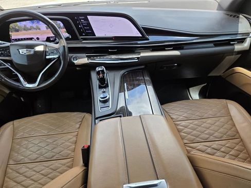 Used 2022 Cadillac Escalade Premium Luxury AWD/4WD image 14