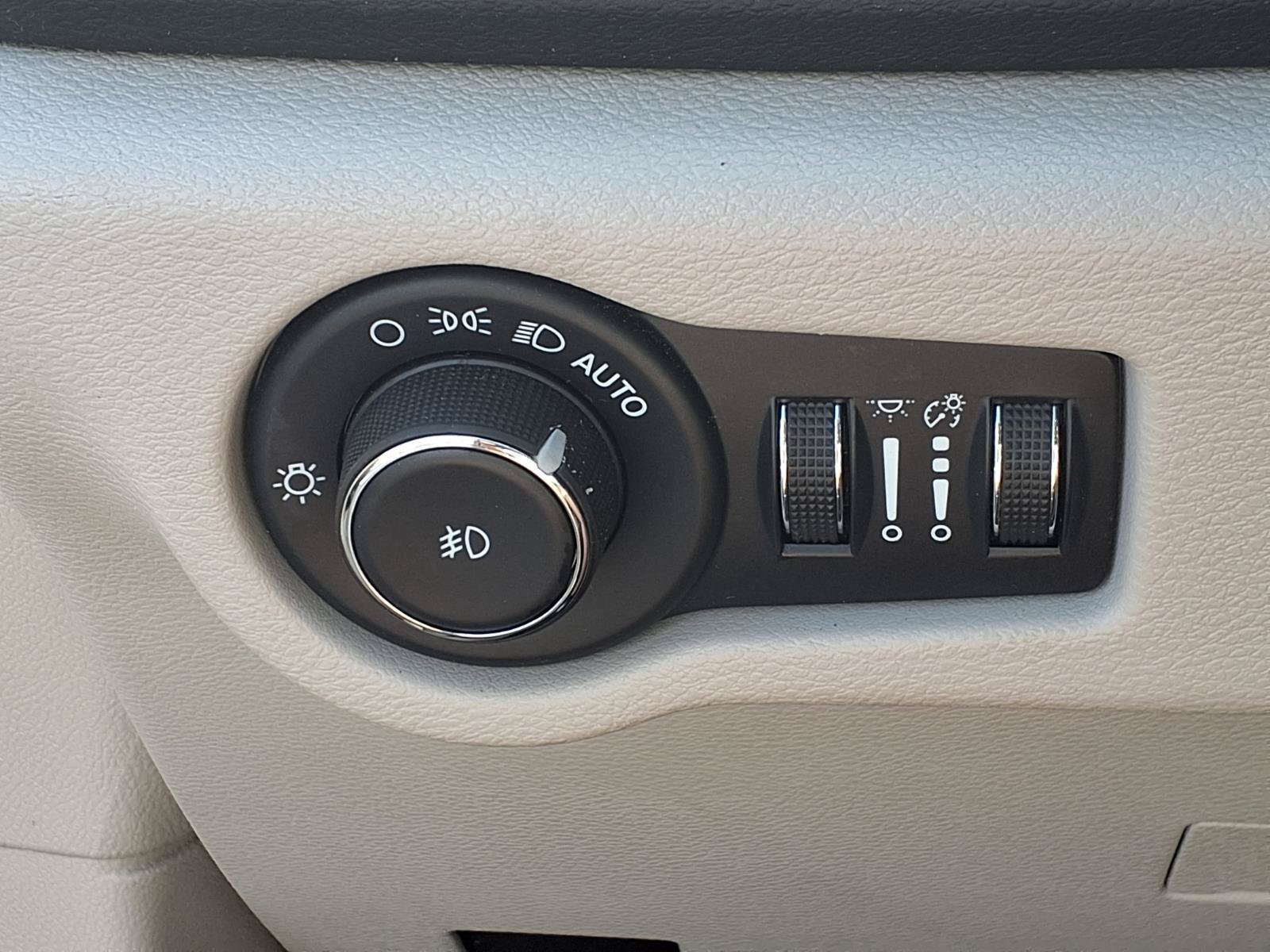 Used 2023 Chrysler Pacifica Touring-L FWD image 20