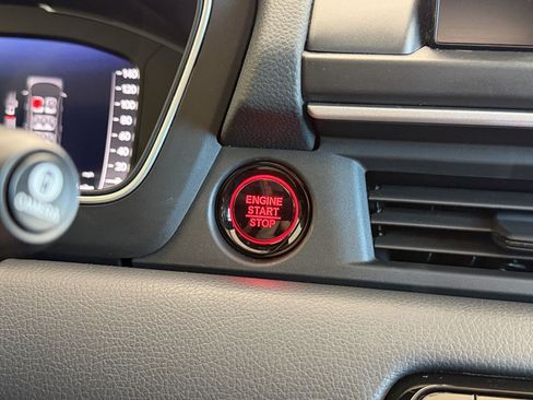 Used 2025 Honda Pilot Black Edition image 17