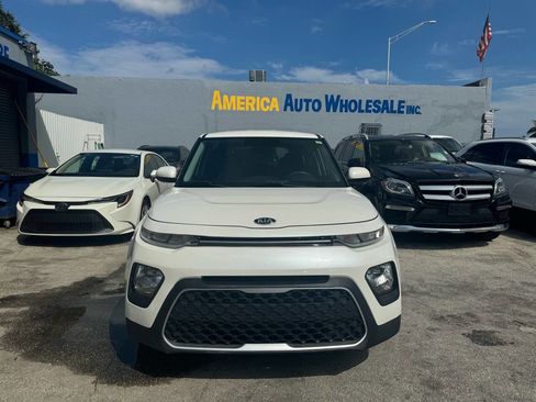 Used 2020 Kia Soul LX image 2