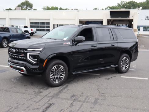 Used 2026 Chevrolet Suburban Z71 w/ Comfort Package AWD/4WD image 16