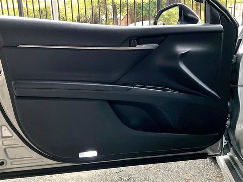 Used 2018 Toyota Camry SE image 21