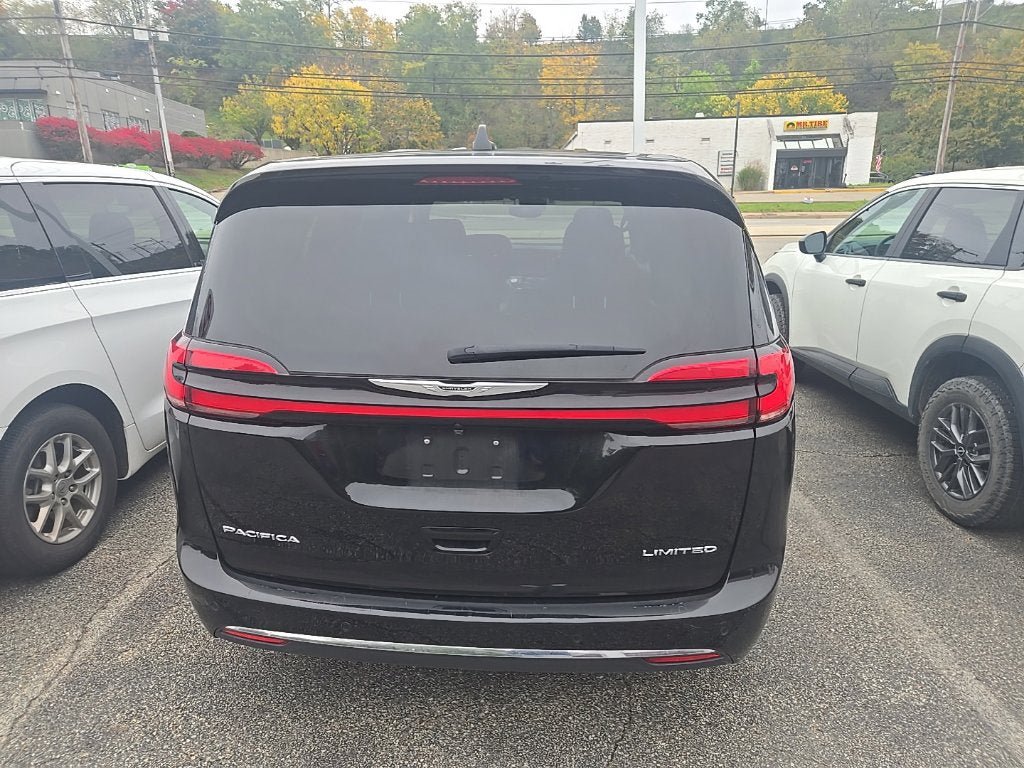 Used 2026 Chrysler Pacifica Limited FWD image 6