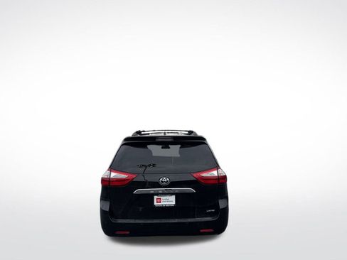 Used 2017 Toyota Sienna Limited image 4