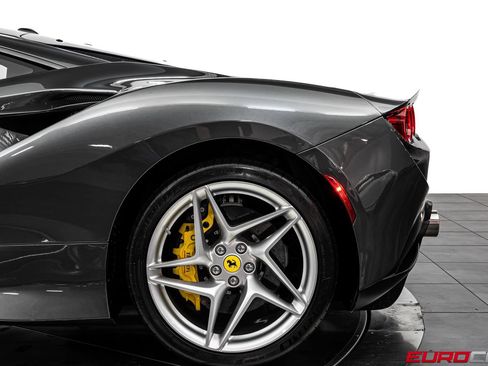 Used 2021 Ferrari F8 Tributo RWD image 18