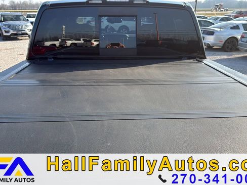 Used 2018 Nissan Titan SV w/ SV Convenience Package image 8