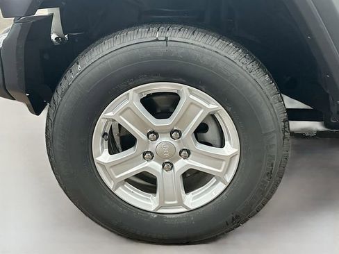 Used 2018 Jeep Wrangler Sport S image 30