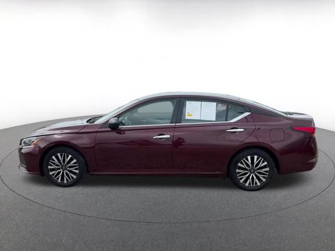 Used 2025 Nissan Altima 2.5 SV FWD image 7