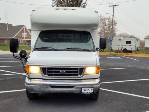 Used 2006 Ford E-450 and Econoline 450 image 9