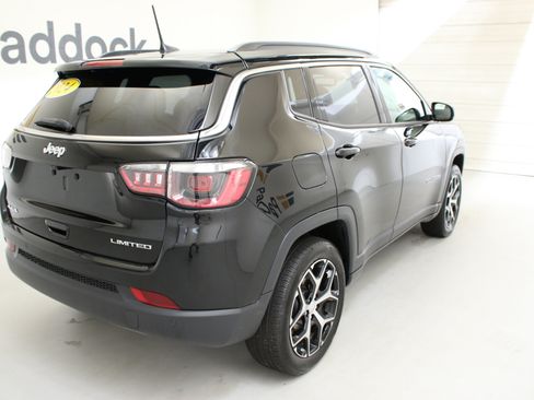 Used 2024 Jeep Compass Limited w/ Sun and Sound Group AWD/4WD image 9
