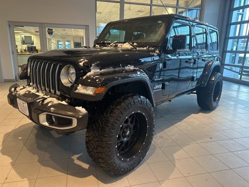 Used 2023 Jeep Wrangler Sahara image 7