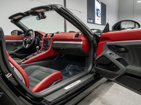 Used 2023 Porsche 718 Boxster Spyder RWD image 25