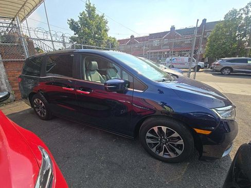Used 2024 Honda Odyssey EX-L image 5