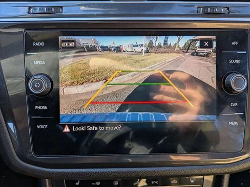 Used 2022 Volkswagen Tiguan SE image 13