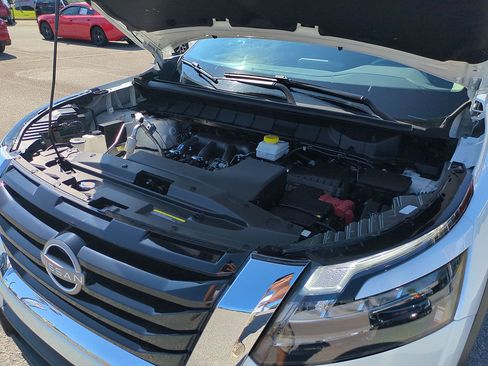 Used 2025 Nissan Pathfinder SV w/ SV Premium Package FWD image 37
