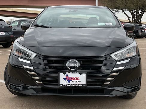 Used 2025 Nissan Versa SV image 3