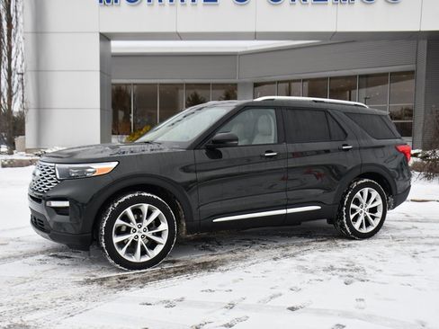 Used 2023 Ford Explorer Platinum w/ Technology Package image 2