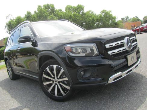 Used 2020 Mercedes-Benz GLB 250 4MATIC w/ Premium Package image 2