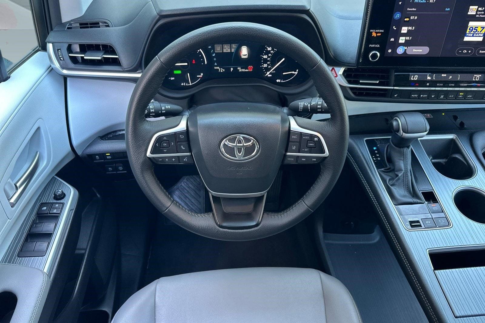 Used 2026 Toyota Sienna XLE FWD image 29