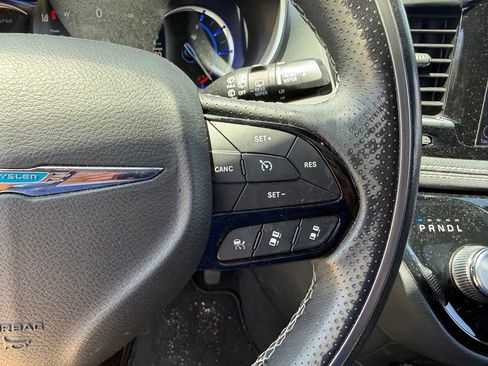 Used 2020 Chrysler Pacifica Limited w/ Advanced Safetytec Group FWD image 28